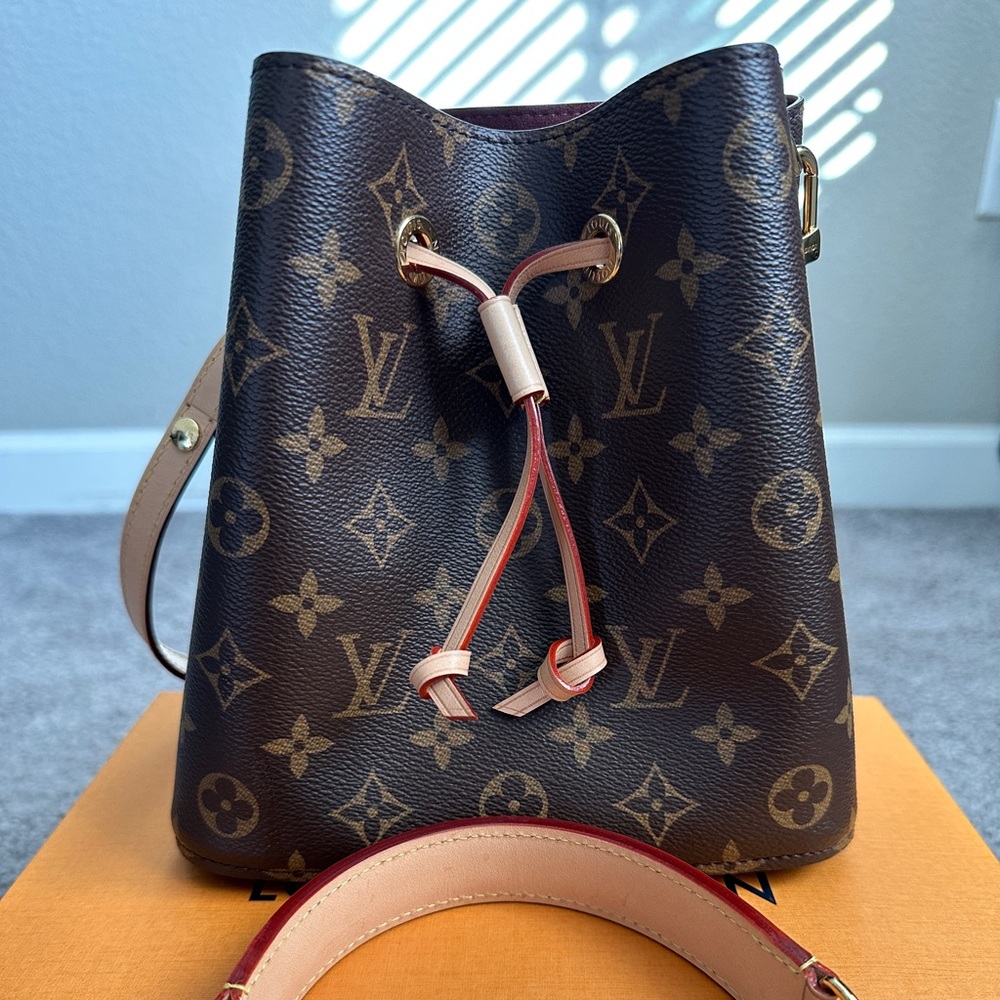 Louis Vuitton Monogram Neo Noe BB Bucket Shoulder Bag